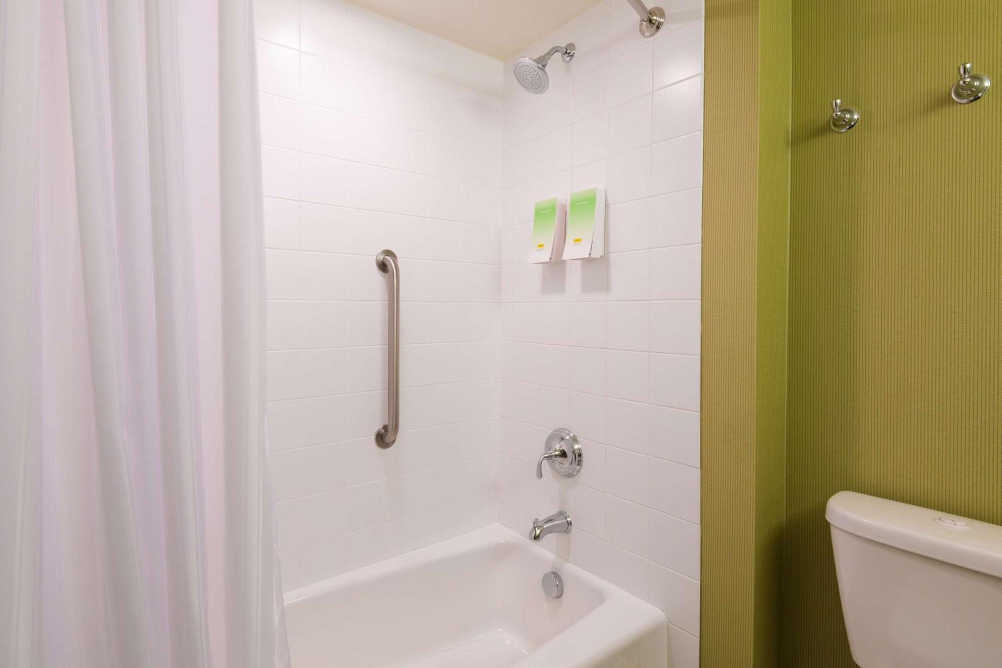 Home2 Suites By Hilton Buffalo Airport/ Galleria Mall Чіктоваґа Екстер'єр фото