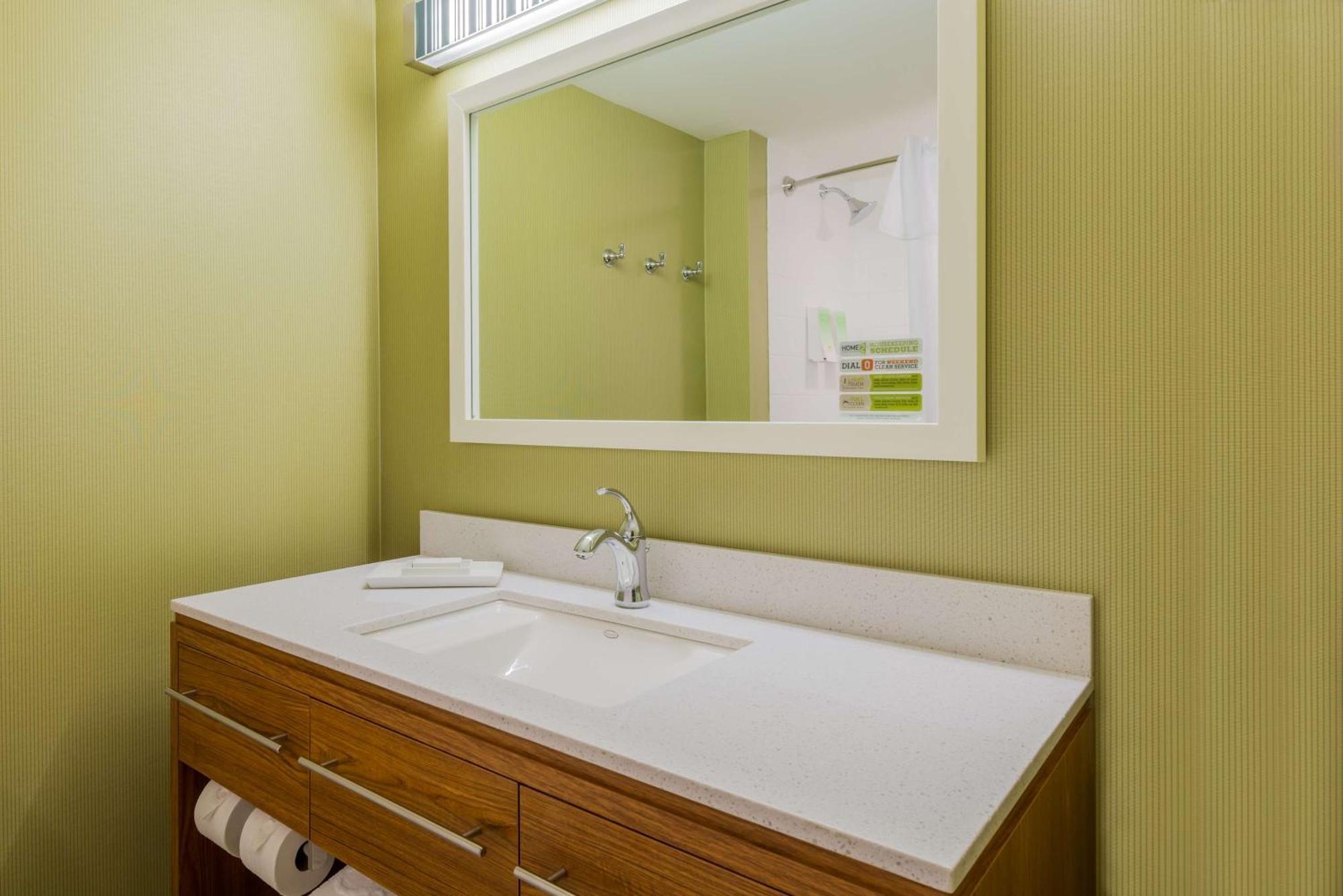 Home2 Suites By Hilton Buffalo Airport/ Galleria Mall Чіктоваґа Екстер'єр фото