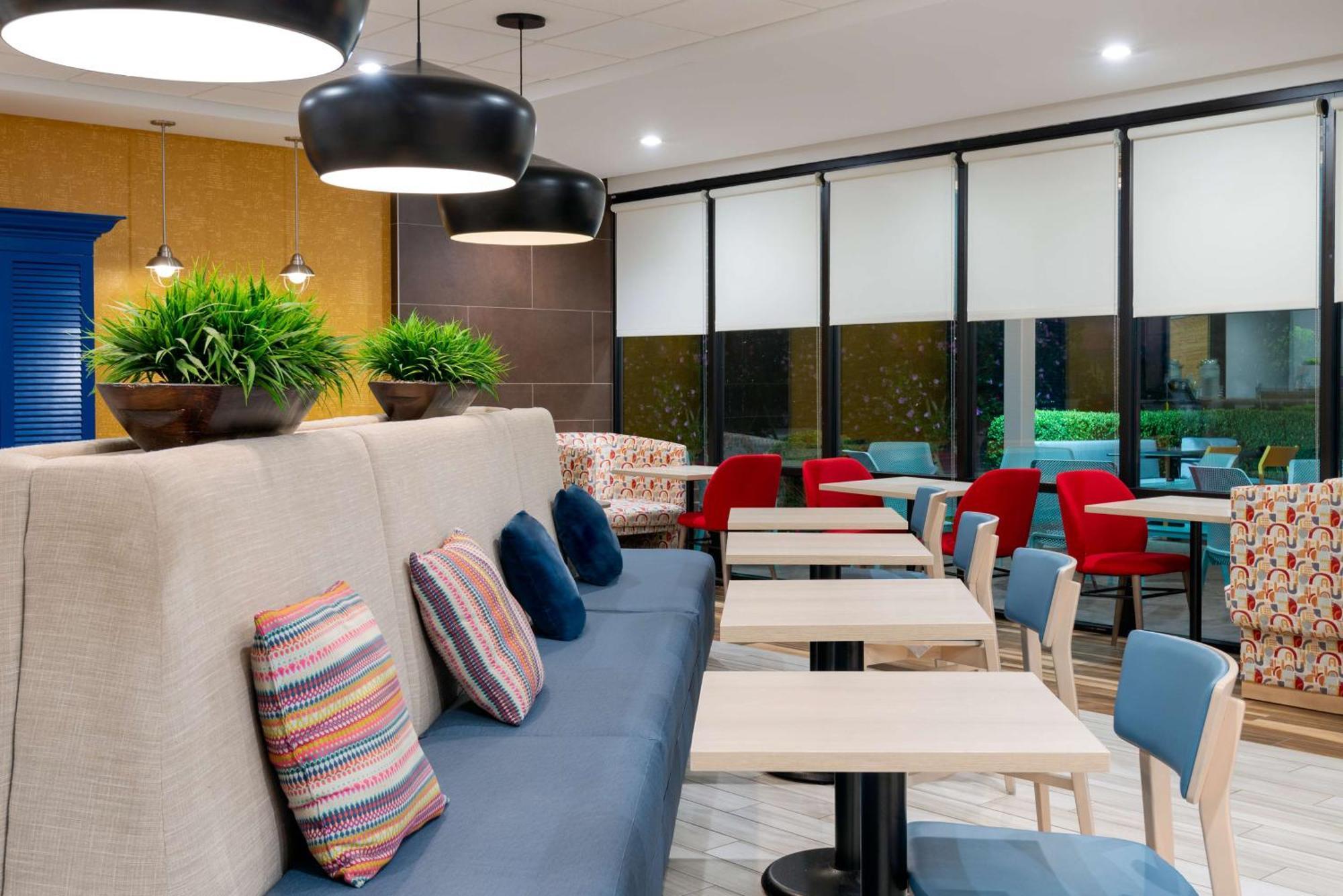 Home2 Suites By Hilton Buffalo Airport/ Galleria Mall Чіктоваґа Екстер'єр фото