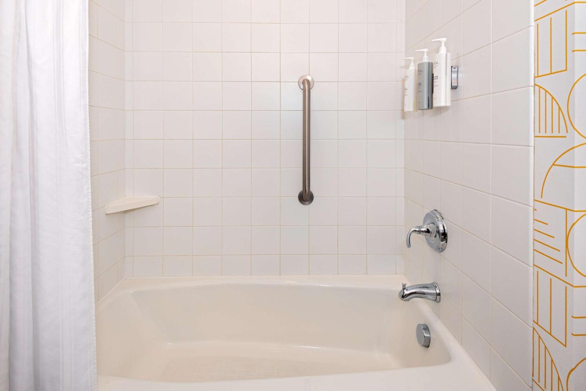 Home2 Suites By Hilton Buffalo Airport/ Galleria Mall Чіктоваґа Екстер'єр фото